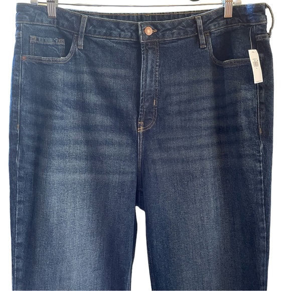 NWT Old Navy Extra High-Waisted Flare Leg Jeans. Color is called Anza. Size 20 - Picture 3 of 13